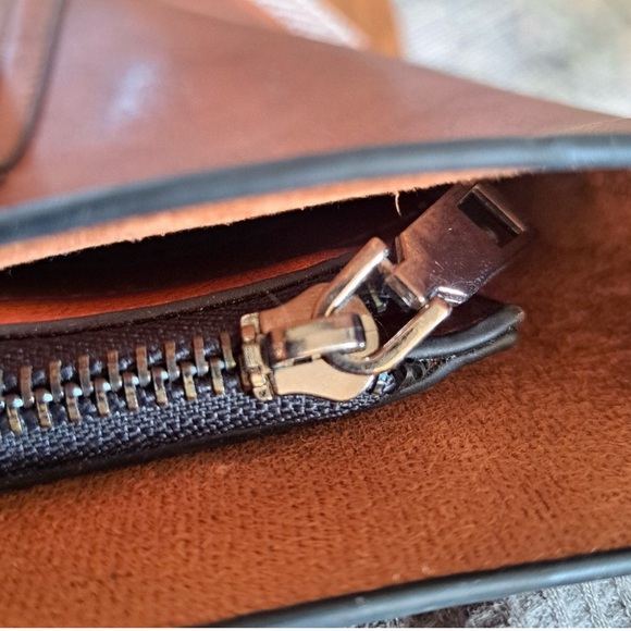 NEW Vegan Leather Tote with Cool Guitar strap - Picture 11 of 16